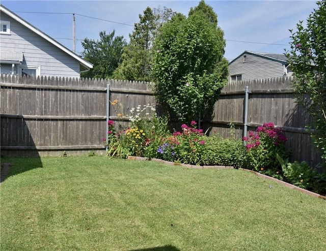 443 Harrington Ave, Warwick, RI 02888 - view of yard