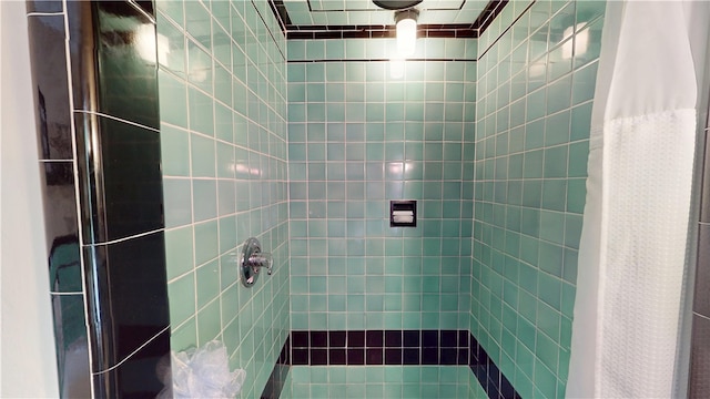 95 Burlington St, Providence, RI 02906 - full bath featuring a tile shower