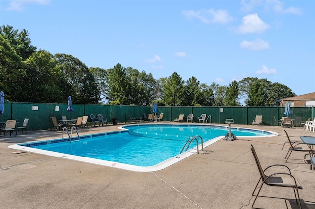 750 Quaker Ln Unit B112, Warwick, RI 02818 - community pool with a patio area