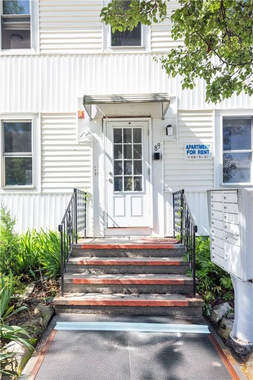 89 Warren Ave, East Providence, RI 02914 - entrance to property
