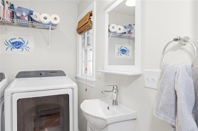 92 Franklin St, Bristol, RI 02809 - washroom featuring washer / dryer