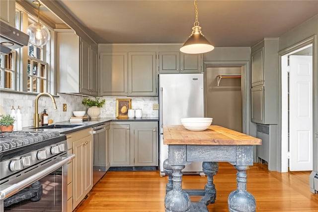 603 E Ave, Pawtucket, RI 02860 - kitchen with stainless steel appliances, light wood finished floors, and tasteful backsplash