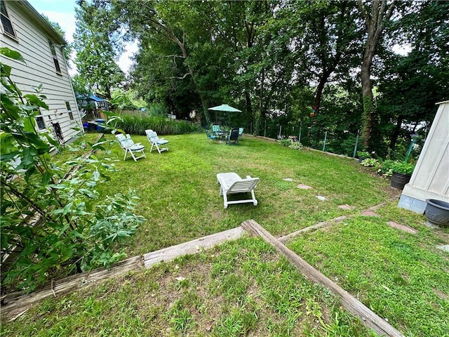103 Windsor Park Dr, Coventry, RI 02816 - view of grassy yard