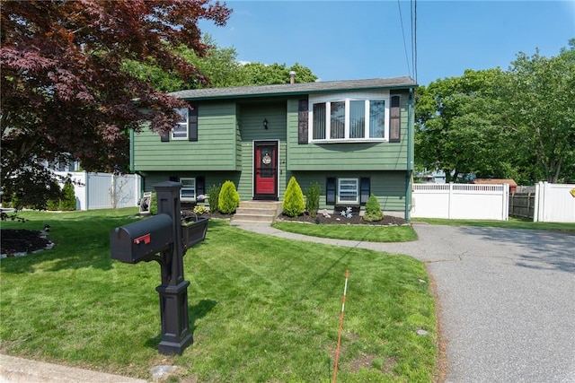 14 Gateway Ct, Warwick, RI 02889 - bi-level home with driveway