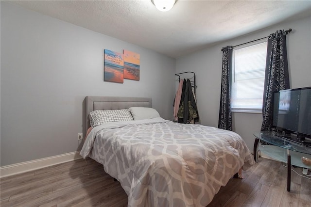 14 Gateway Ct, Warwick, RI 02889 - bedroom with wood finished floors and baseboards