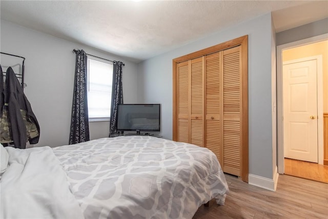 14 Gateway Ct, Warwick, RI 02889 - bedroom with wood finished floors and a closet