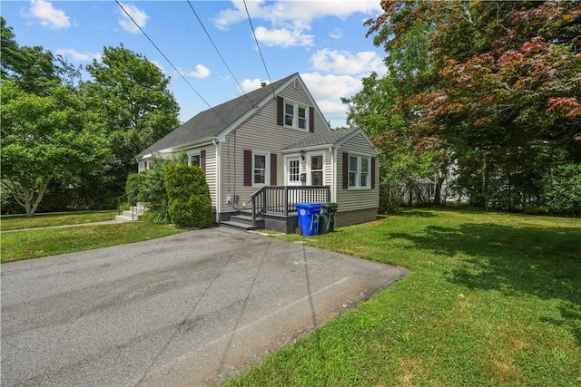 14 Gladding St, Bristol, RI 02809 - view of front of home featuring a front lawn
