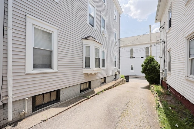 10 Walnut St, East Providence, RI 02914 - view of side of home