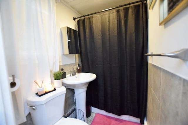 92 Jefferson St, Pawtucket, RI 02860 - full bathroom featuring toilet and a shower with curtain