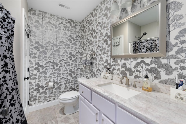 5 Jupiter Ln Unit F, Richmond, RI 02898 - full bathroom with wallpapered walls, vanity, and curtained shower