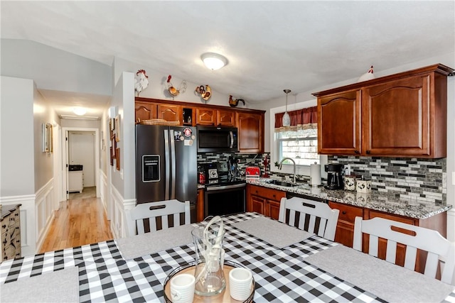 10 Pembroke Dr, Johnston, RI 02919 - kitchen with stainless steel appliances, tasteful backsplash, vaulted ceiling, decorative light fixtures, and light wood-style floors