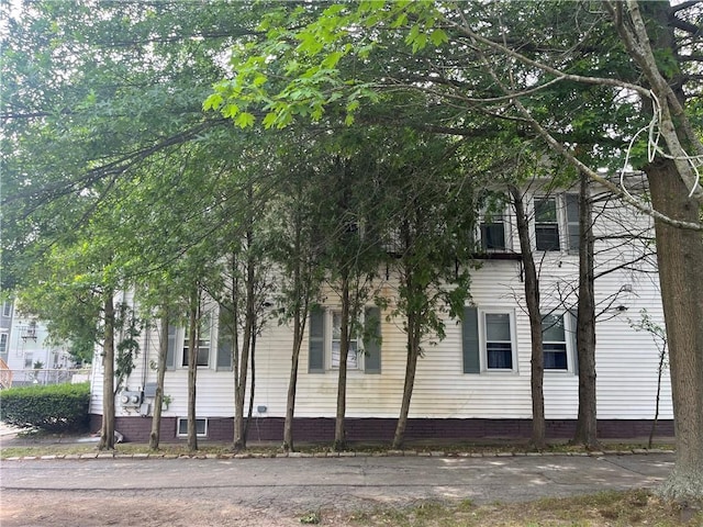 38 Moorefield St, Providence, RI 02909 - view of side of property