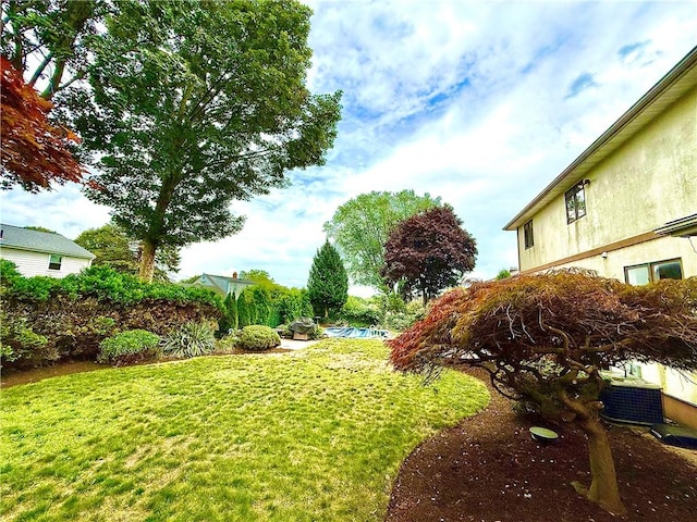74 Plymouth Rd, East Providence, RI 02914 - view of grassy yard