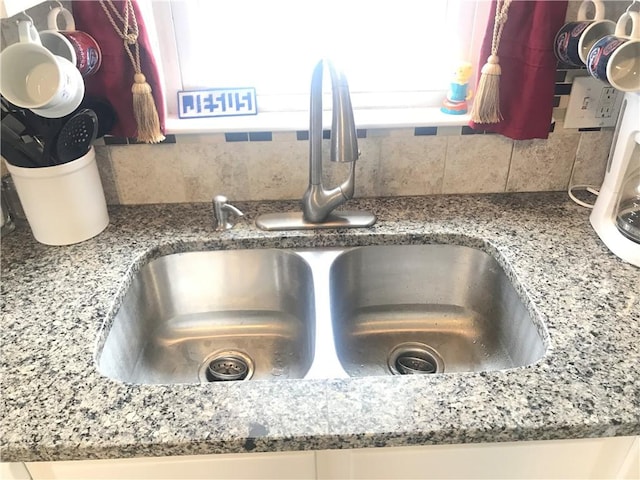 16 Edgemere Rd, Pawtucket, RI 02861 - kitchen view of backsplash and stone counters