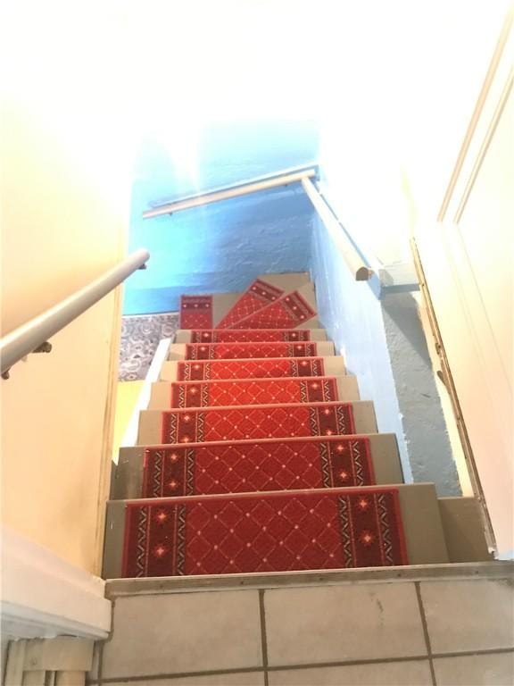 16 Edgemere Rd, Pawtucket, RI 02861 - view of staircase