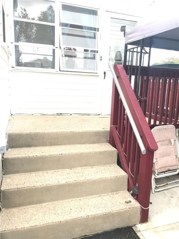 16 Edgemere Rd, Pawtucket, RI 02861 - view of staircase