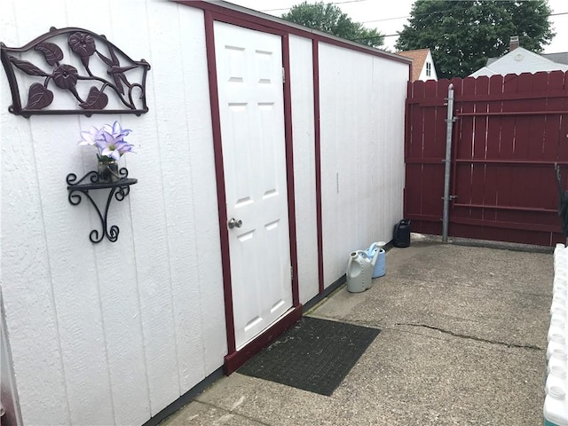 16 Edgemere Rd, Pawtucket, RI 02861 - view of outbuilding featuring a gate
