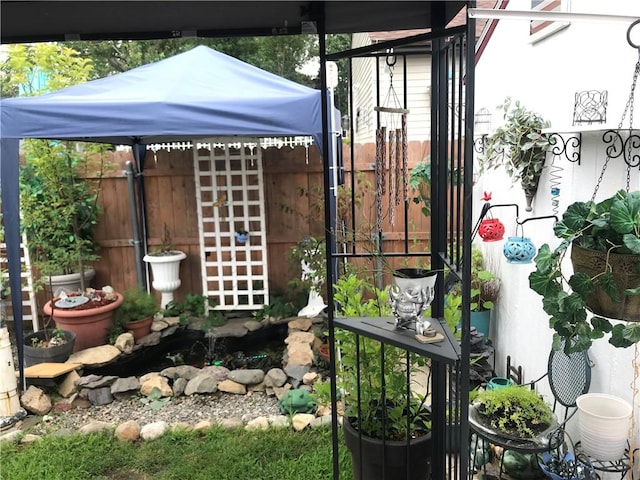 16 Edgemere Rd, Pawtucket, RI 02861 - view of yard