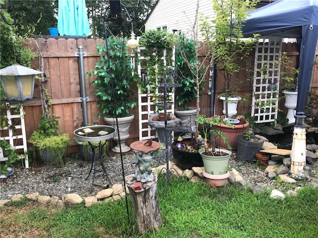 16 Edgemere Rd, Pawtucket, RI 02861 - view of yard