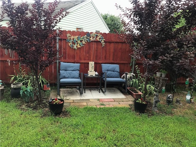 16 Edgemere Rd, Pawtucket, RI 02861 - view of yard with a patio