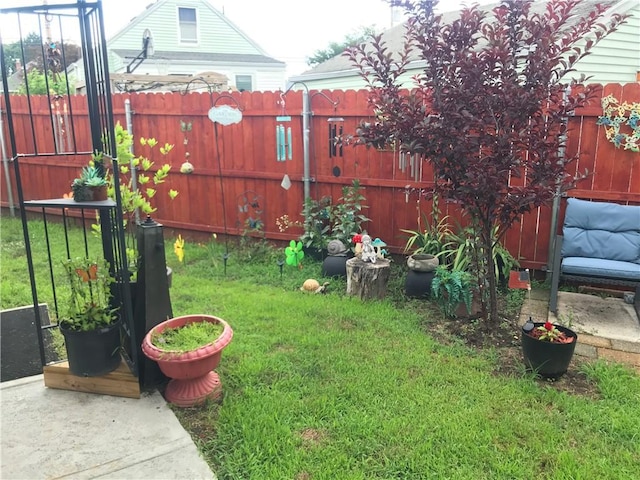 16 Edgemere Rd, Pawtucket, RI 02861 - view of yard