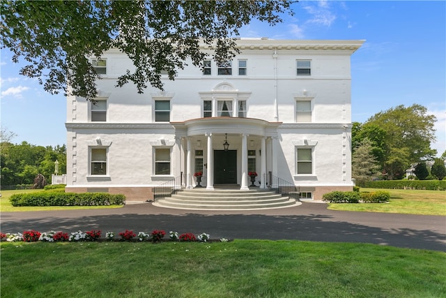 519 Bellevue Ave Unit 2N, Newport, RI 02840 - view of front of house featuring a front yard and stucco siding