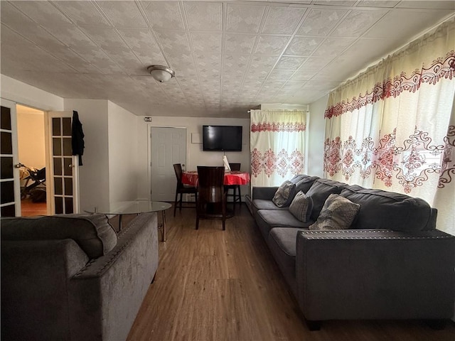 141 Pomona Ave, Providence, RI 02908 - living area featuring wood finished floors and an ornate ceiling