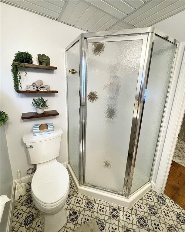 8 Orchard St, West Warwick, RI 02893 - bathroom with a shower stall
