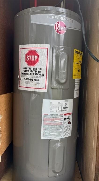4 Lane B Ln, Coventry, RI 02816 - utility room featuring electric water heater