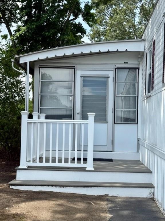 4 Lane B Ln, Coventry, RI 02816 - entrance to property