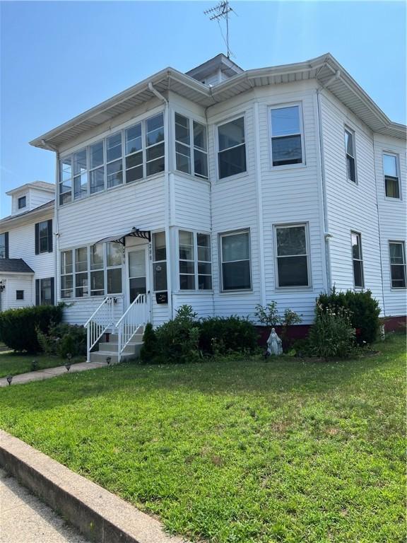 286 Smithfield Ave, Pawtucket, RI 02860 - photo 1