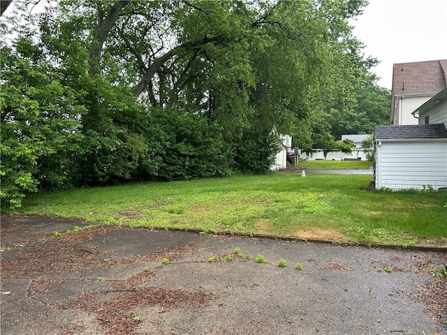 12 Oakland Ave, Johnston, RI 02919 - view of grassy yard