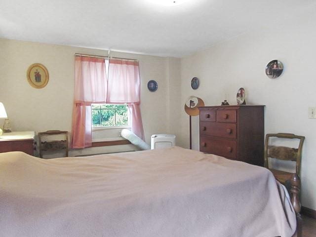 21 Hemlock Ave, Cranston, RI 02910 - bedroom with baseboards