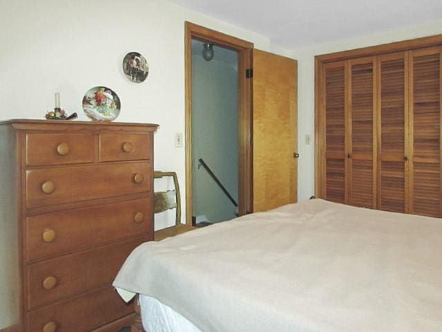 21 Hemlock Ave, Cranston, RI 02910 - bedroom featuring a closet