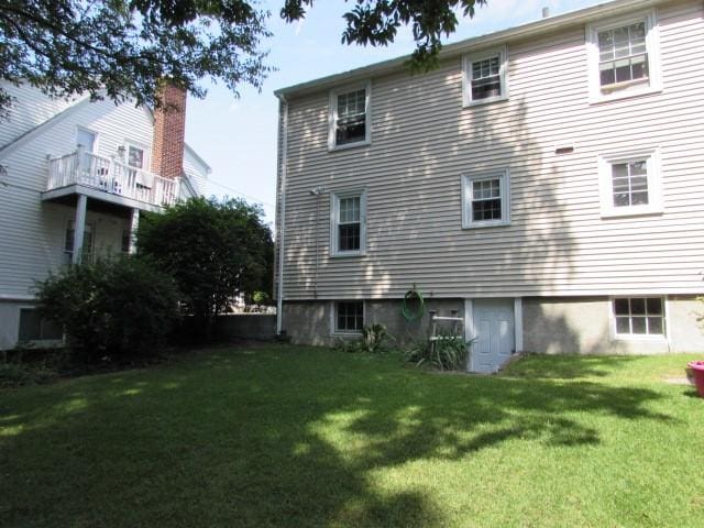 21 Hemlock Ave, Cranston, RI 02910 - back of property with a lawn