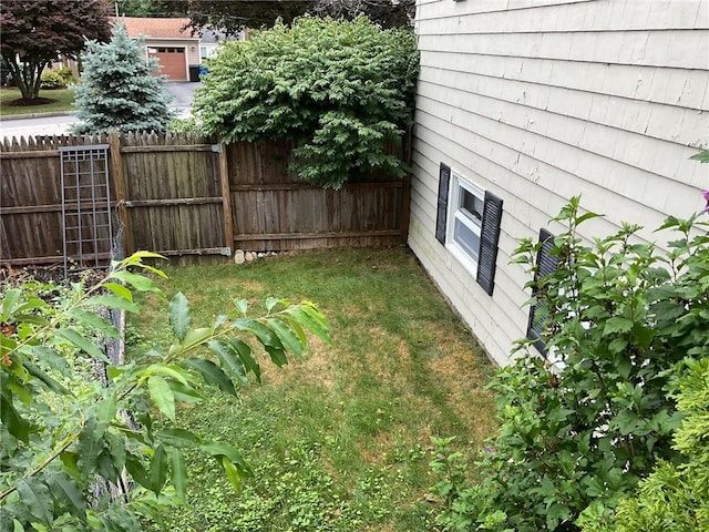 19 Leawood Dr, Cranston, RI 02920 - view of yard