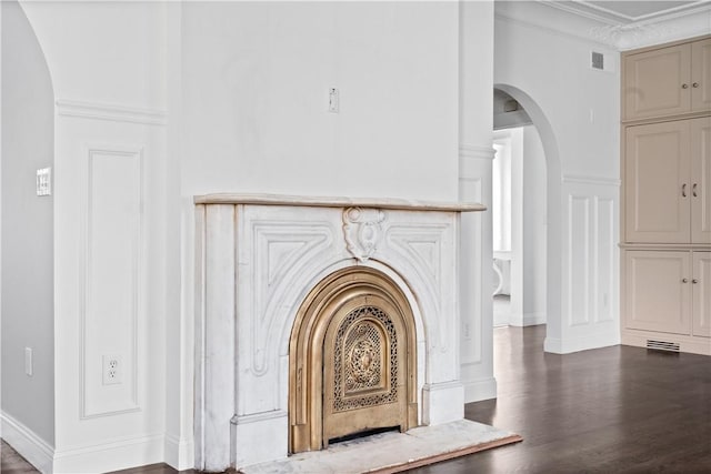157 Waterman St Unit 2-5, Providence, RI 02906 - detailed view of arched walkways, wood finished floors, and crown molding