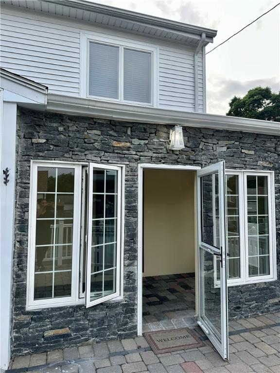 539 Tidewater Dr, Warwick, RI 02889 - photo 2