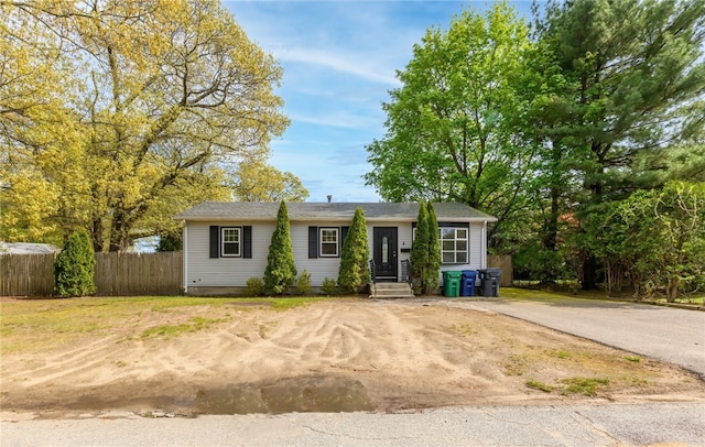 4 Ellsworth St, Warwick, RI 02886 - photo 2