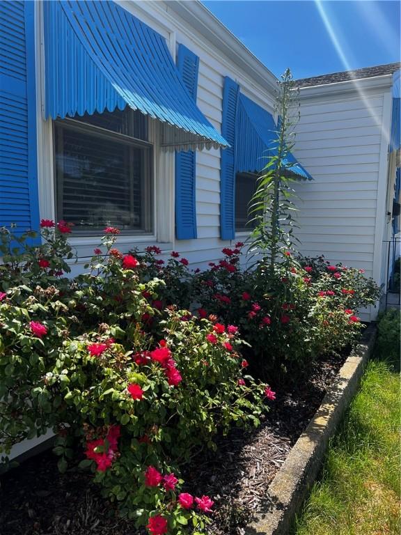 63 Maplecrest Dr, Pawtucket, RI 02861 - photo 3