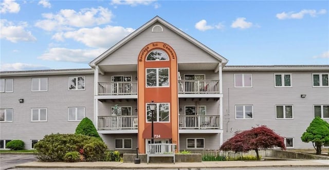 724 Beverage Hill Ave Unit 302, Pawtucket, RI 02861 - photo 1