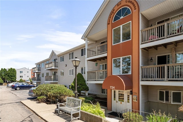 724 Beverage Hill Ave Unit 302, Pawtucket, RI 02861 - photo 1