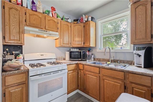 27 Collins Ave, Pawtucket, RI 02860 - photo 3