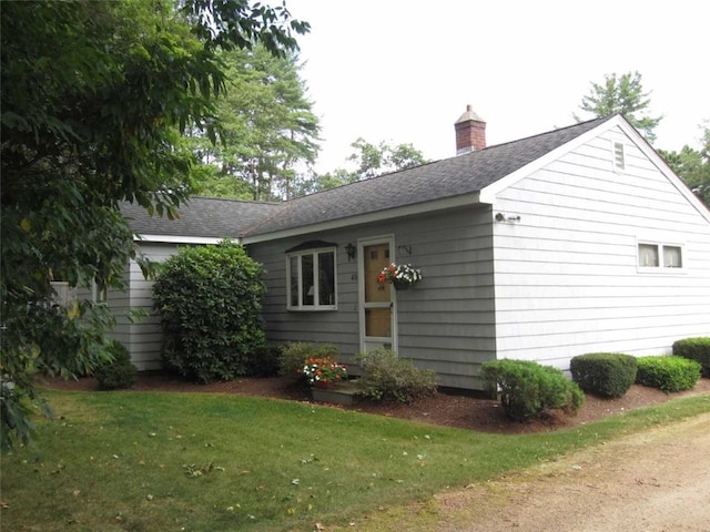 view of front of property with a front yard