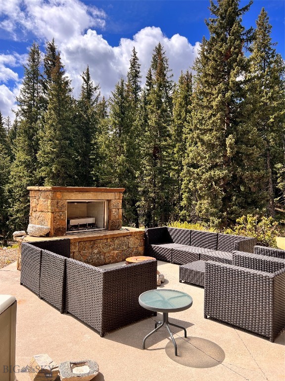 view of patio / terrace featuring an outdoor living space with a fireplace