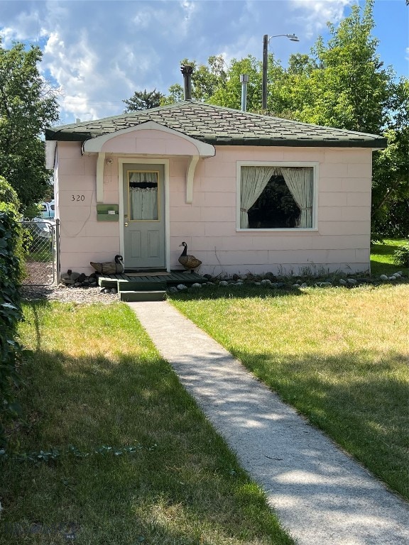 bungalow-style house featuring a front yard