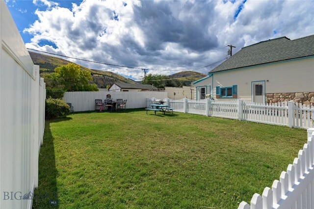 413 E 4th St, Anaconda, MT 59711 - view of yard