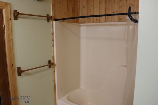 bathroom featuring shower with separate bathtub