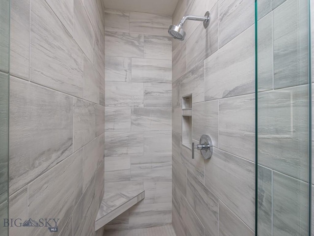 bathroom featuring tiled shower