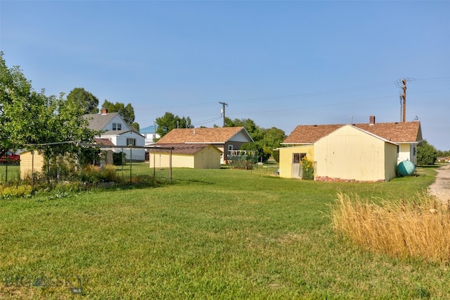 view of yard featuring a storage unit